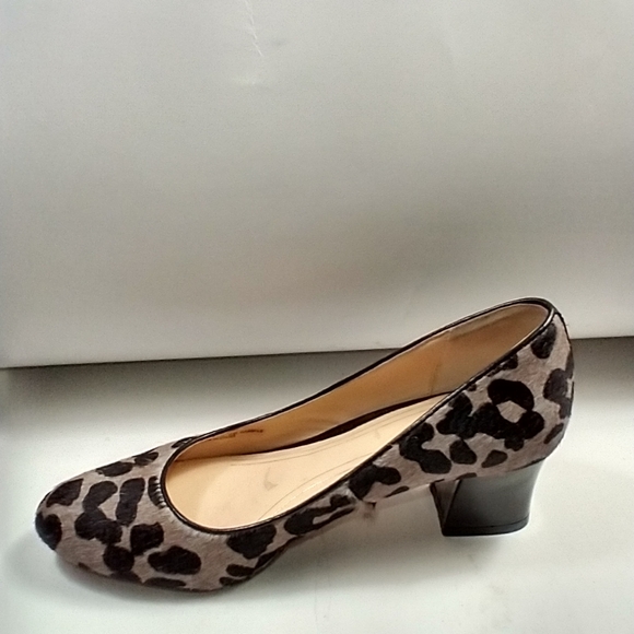 Cole Haan Chelsea Low Flared Heel Pumps Women's sz 6B - Picture 5 of 9